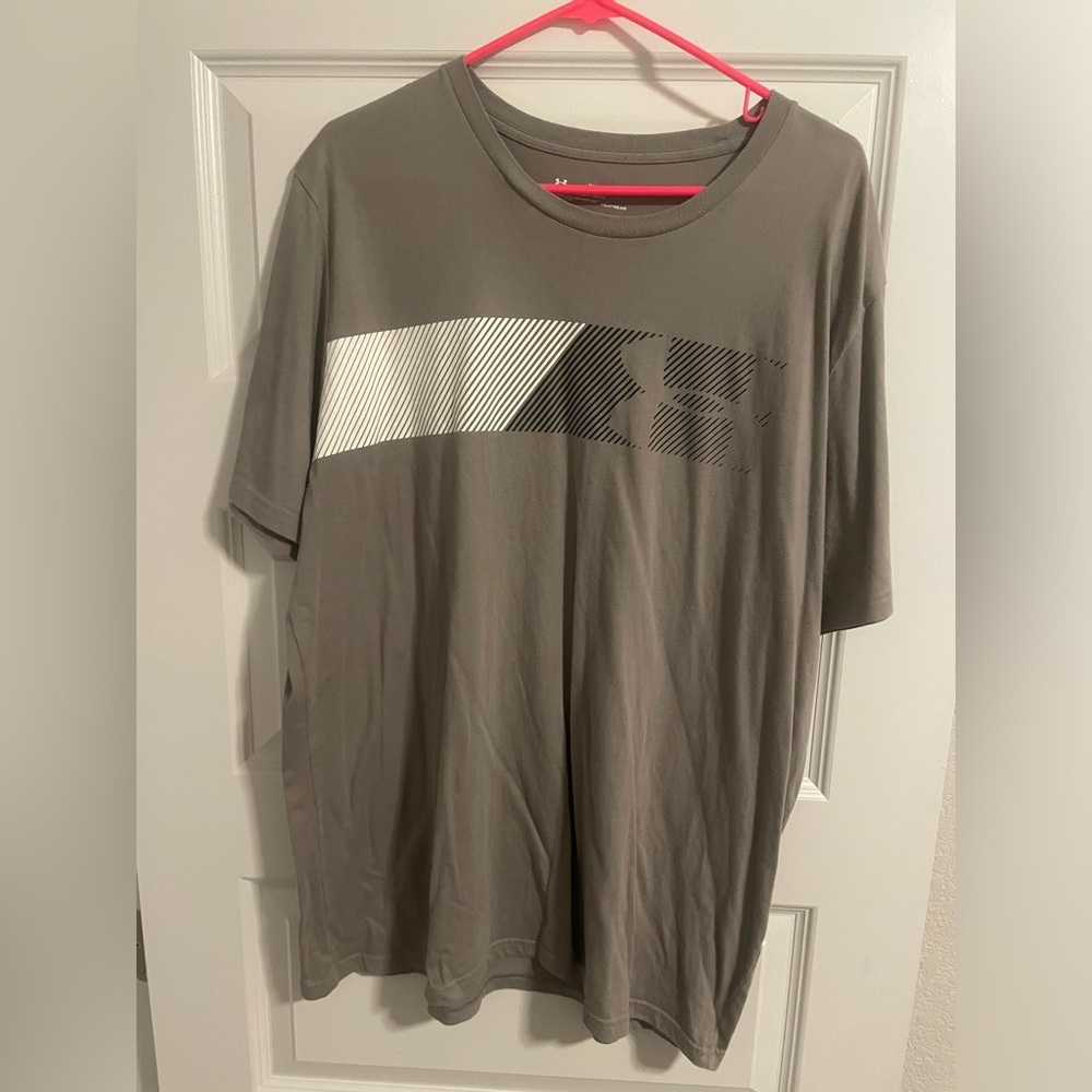 Under armour grey shirt